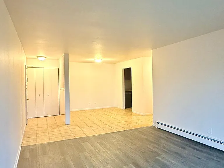 1175 Valley Ln #202 — Photo 3