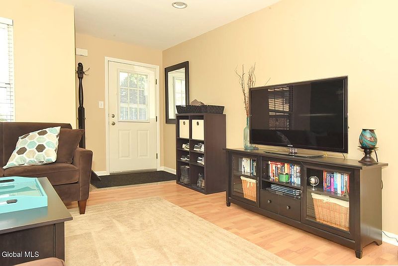 3rd image of 25B Pine Lane APT 8