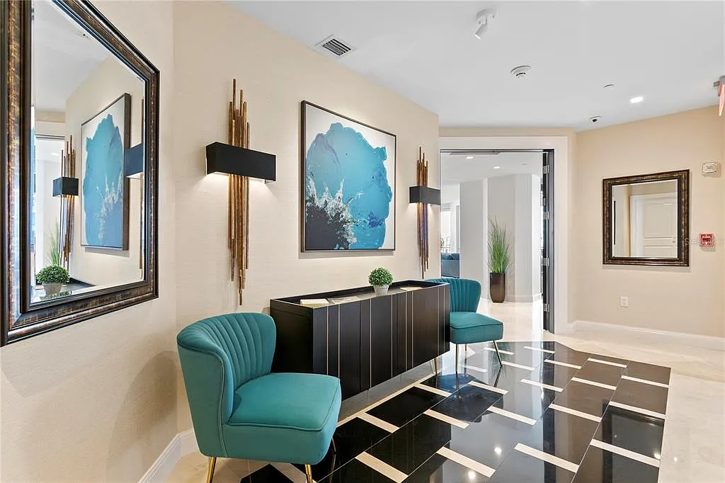 4 bed, 5.5 bath, 4816 sqft, $25,000 — Photo 3