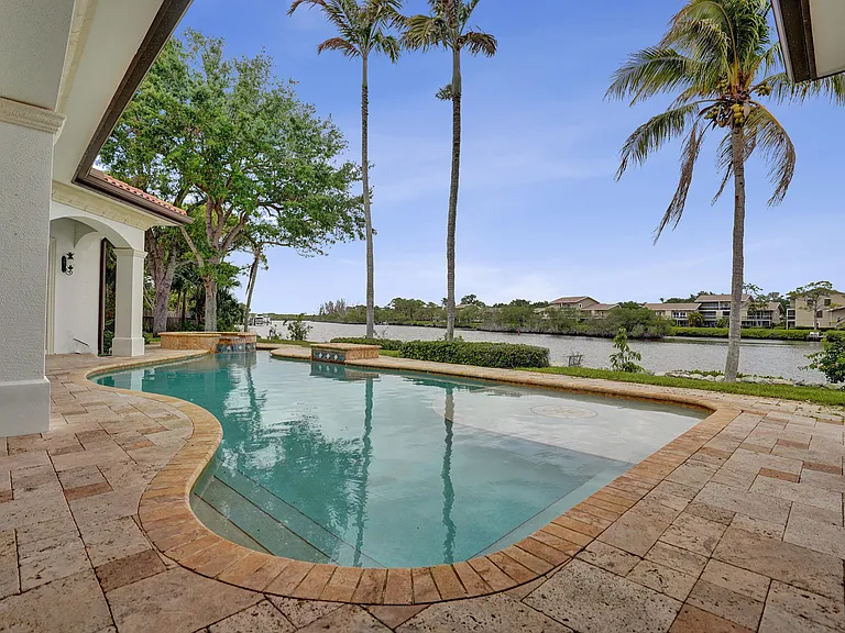 18669 SE Palm Island Ln — Photo 3