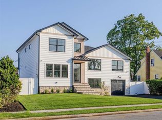 2511 Hyacinth St, Westbury, NY 11590