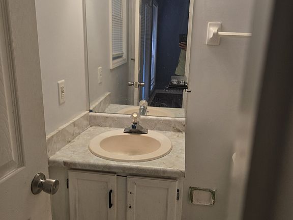 5th image of 2812 Briar Hill Ln SE