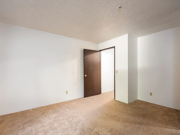 Coddingtown Mall Apartments — Photo 15