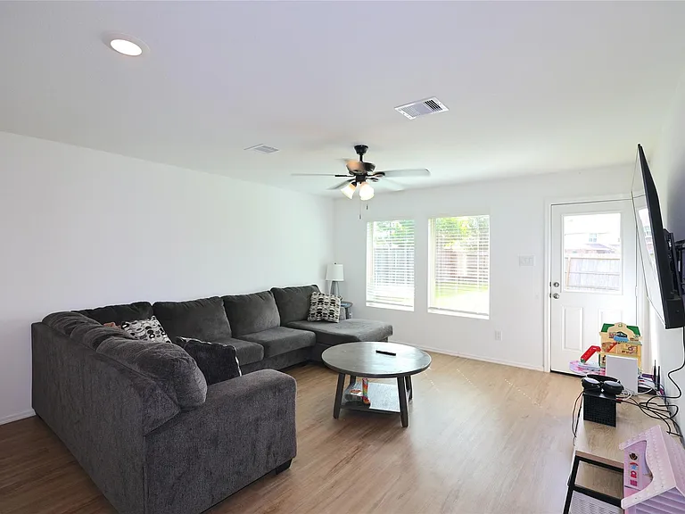 7430 Clover Chase Dr — Photo 8