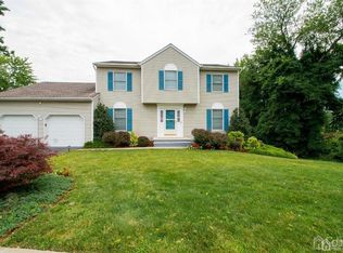 11 Viola Ter, Washington Township, NJ 07676