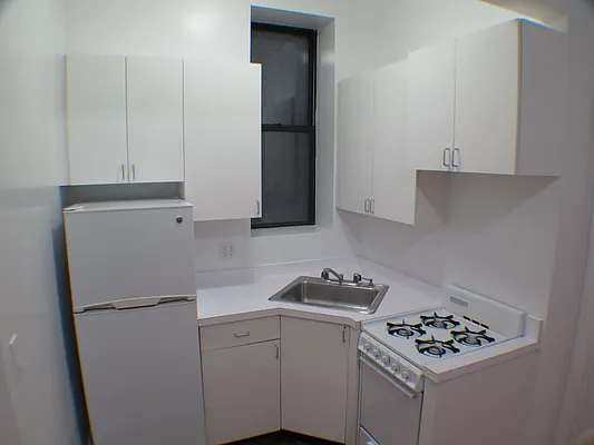 Rented by Glasser Realty LLC | media 24