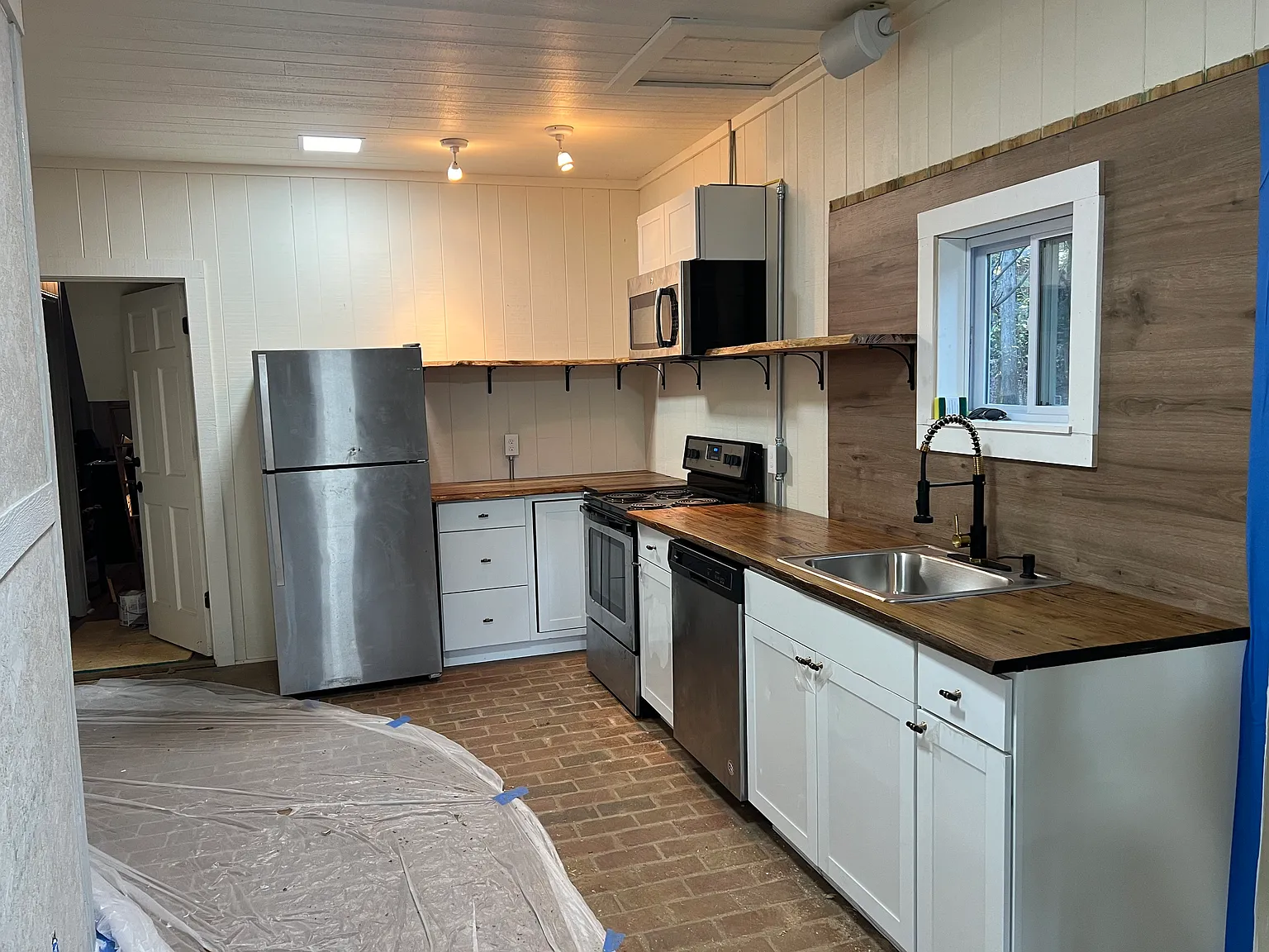 767 S River Rd — Photo 2