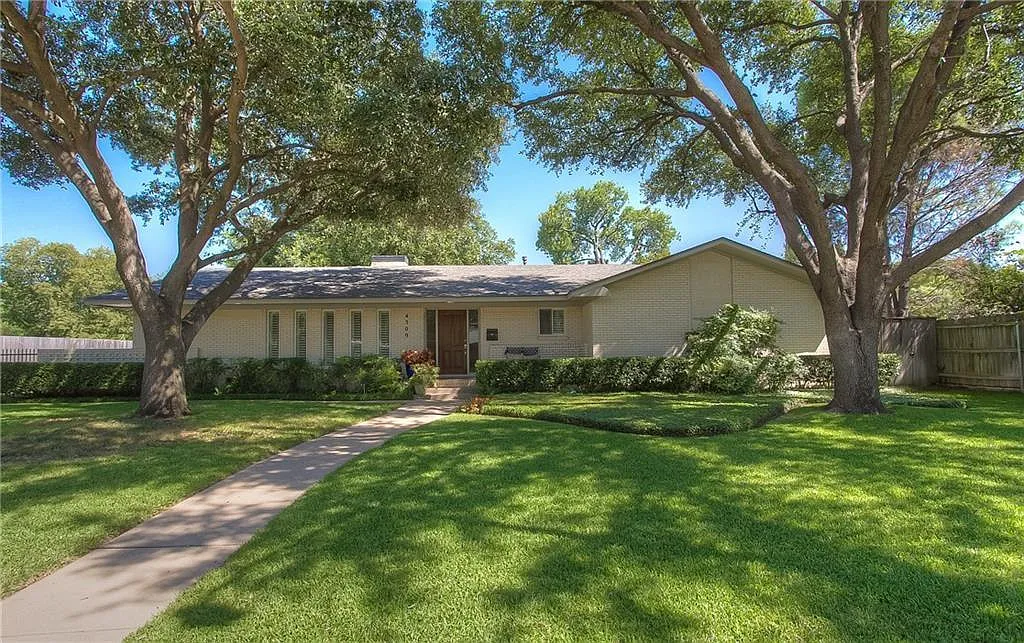 Beautiful Home in Tanglewood — Photo 1
