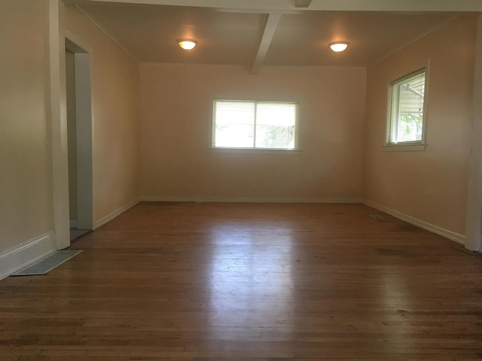 2 bed, 1000 sqft, $850 — Photo 3