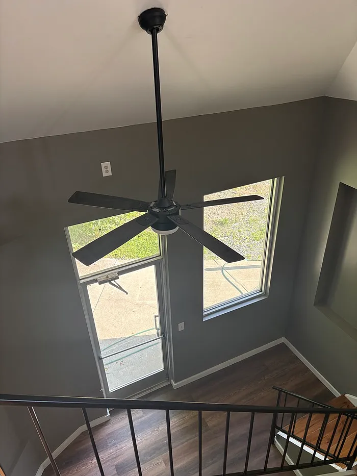 2 bed, 1.0 bath, 1400 sqft, $1,895 — Photo 2