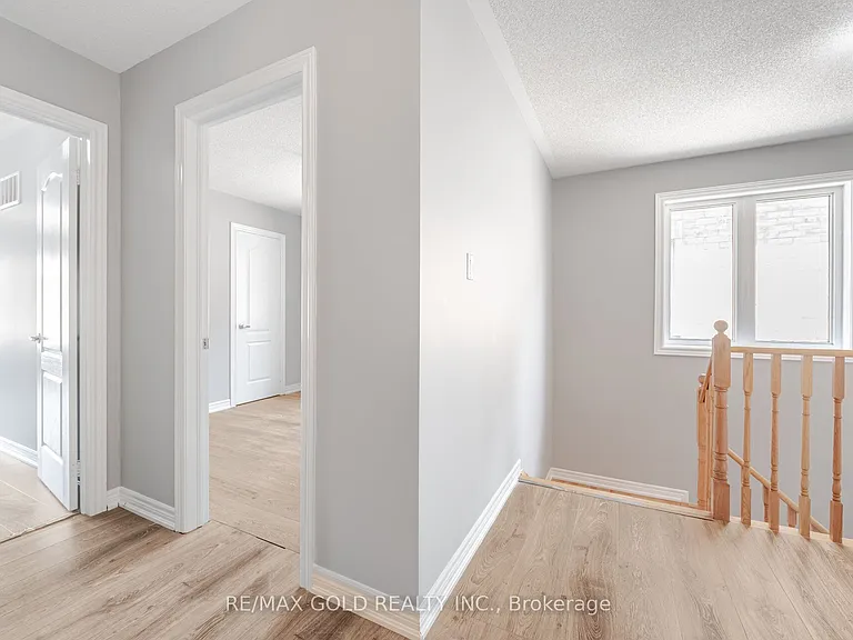 67 Yardley Cres — Photo 25