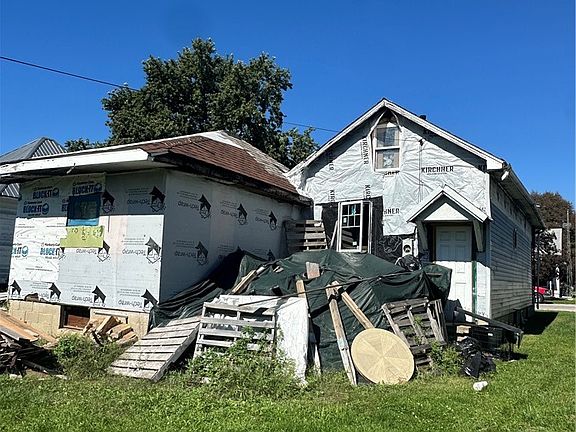 5th image of 313 W Maple St