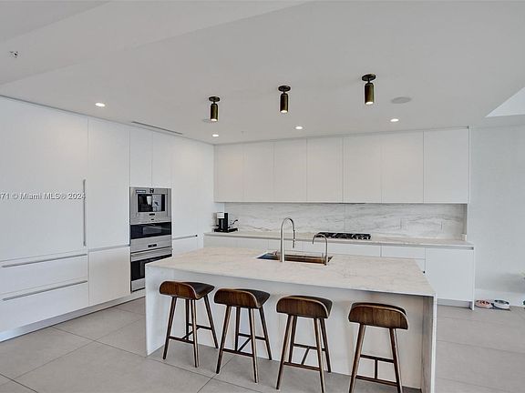 5th image of 3300 NE 188th St APT 515