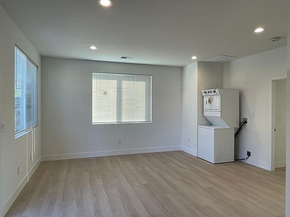 4th image of 875 Coolidge Ave #0