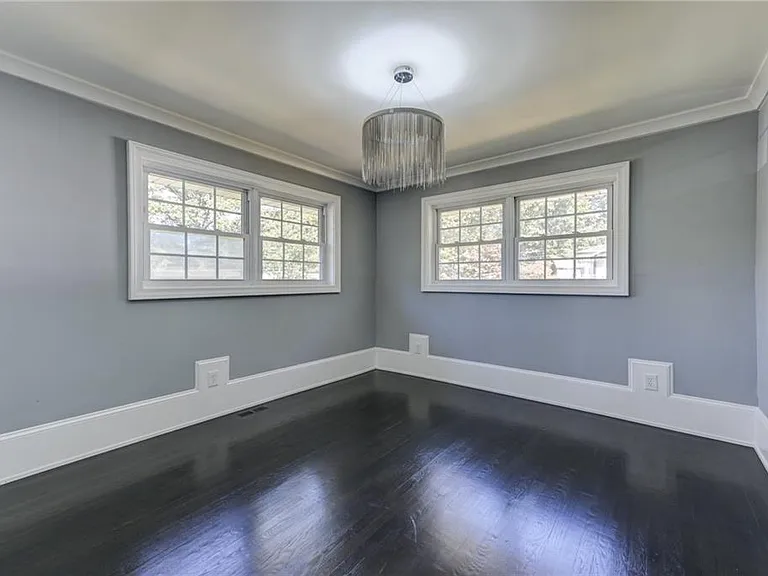 2325 Elmwood Cir SE — Photo 25