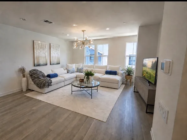 2586 Delphinium Ln, Carlsbad, CA