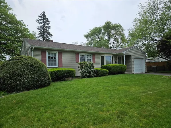 2 Colony Rd E, Riverside, RI 02915