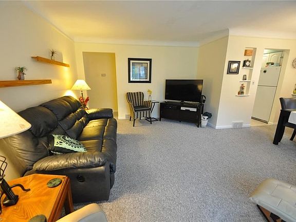3rd image of 21441 Cromwell Ave