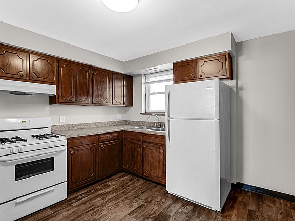 4th image of 1307 Calumet Ave #7
