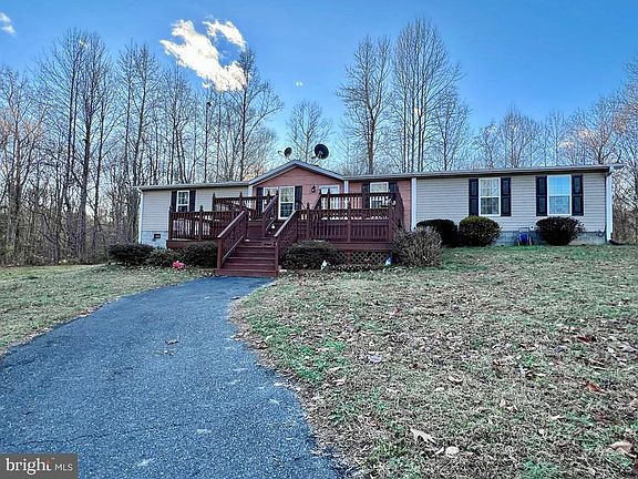 3rd image of 2203 Luttrellville Ln