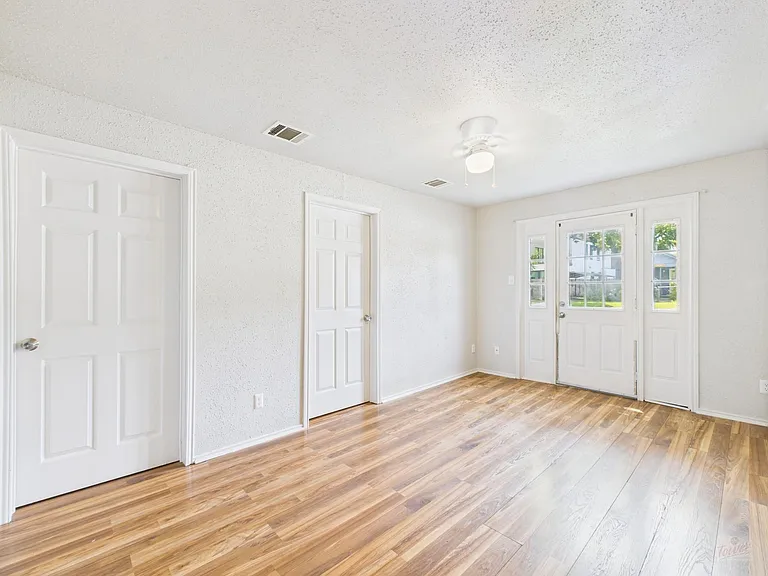 1607 S 2nd St — Photo 3