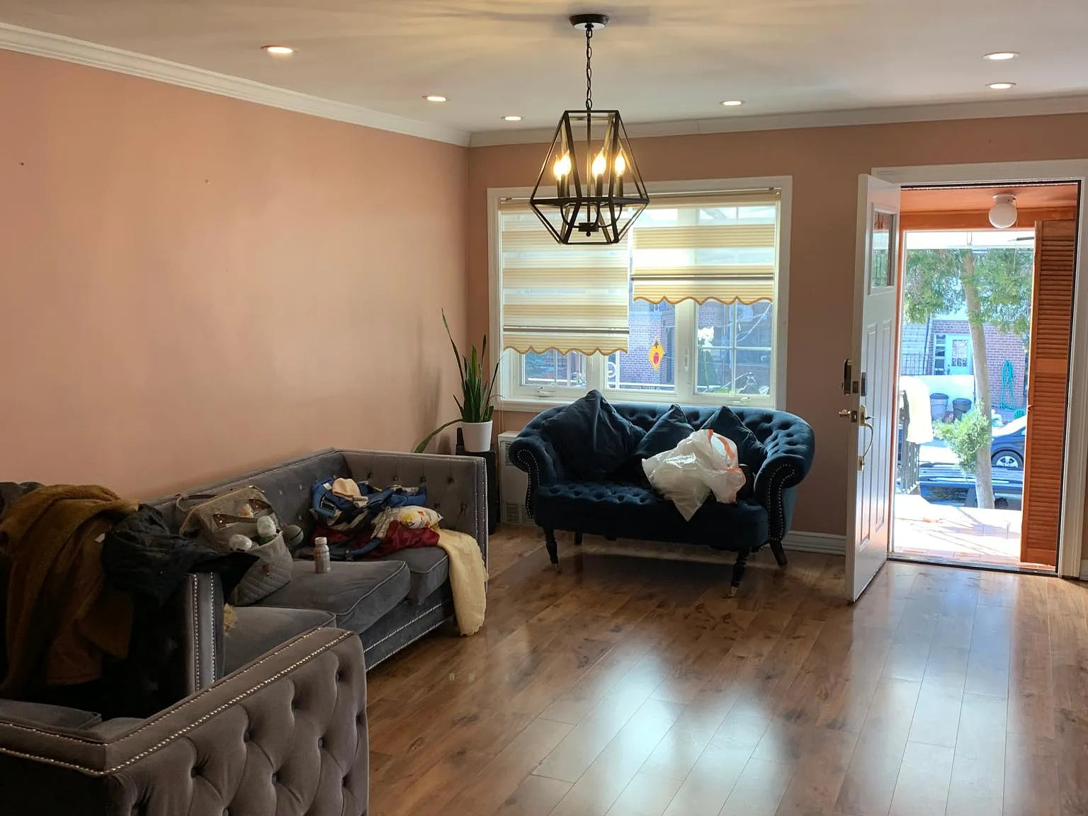 5 bed, 2.5 bath, 2000 sqft, $4,900 — Photo 2