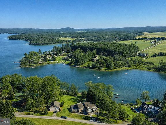 2nd image of 815 Chadderton School Rd