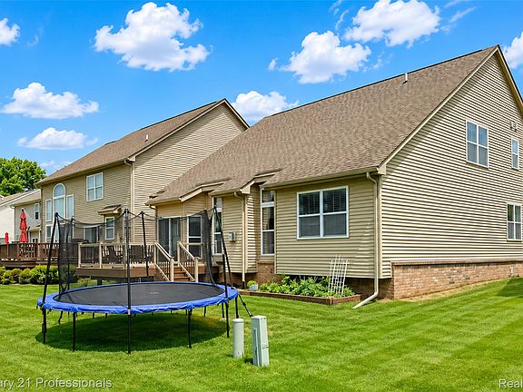 5th image of 27089 Maxwell Ct