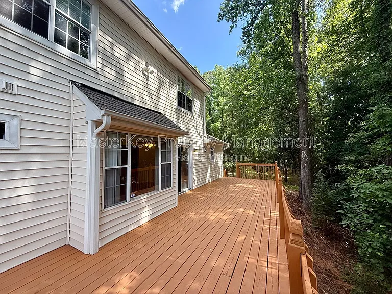 327 Saint Thomas Dr — Photo 23