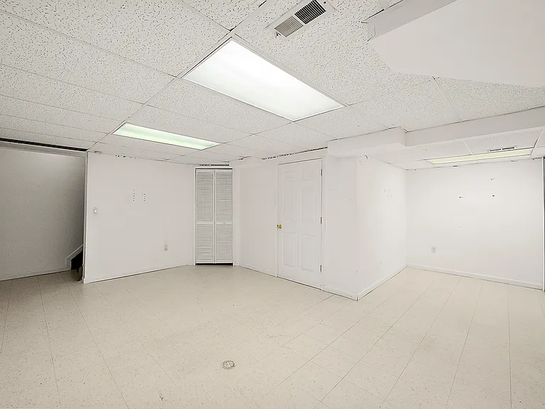 44558 Connecticut Ct — Photo 38