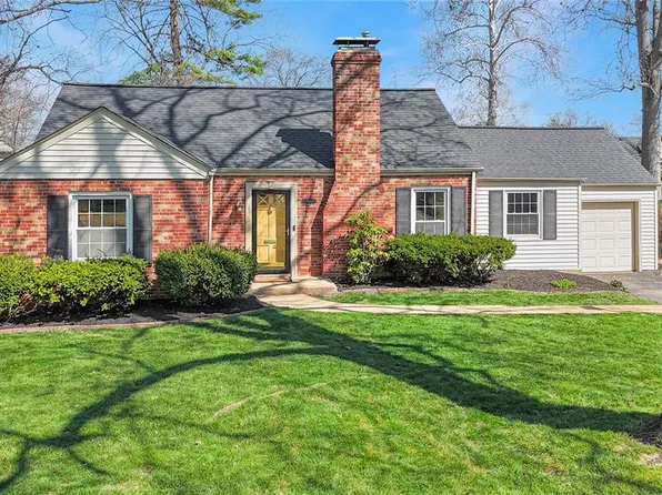 881 Victoria Pl, Saint Louis, MO 63122