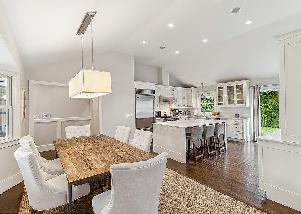 1st image of 20 Stratton Sq