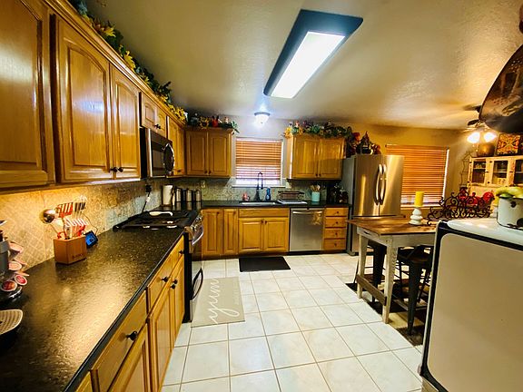3rd image of 1221 S McKinley Ave