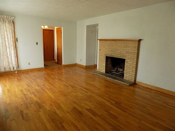 4th image of 1305 Cedar St