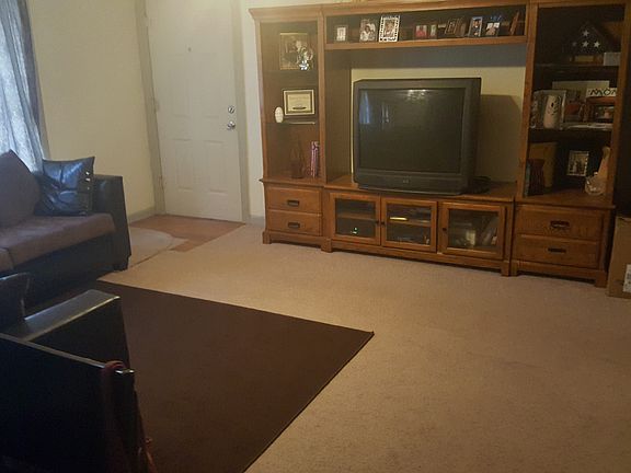 2nd image of 2462 Hoyer St