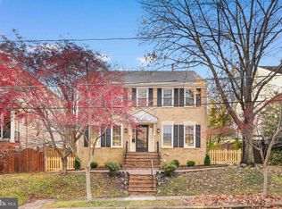 34 N Garfield St, Arlington, VA 22201