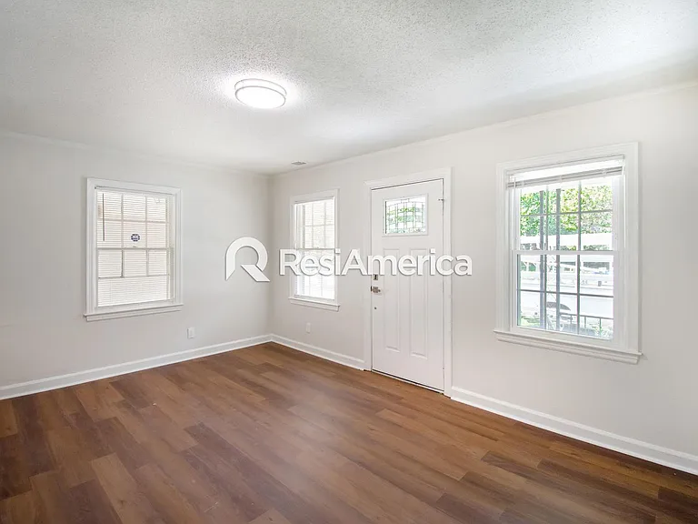 940 Dillworth St — Photo 5