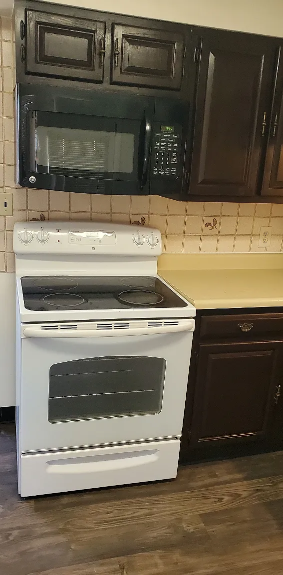 2 bed, 800 sqft, $1,600 — Photo 2