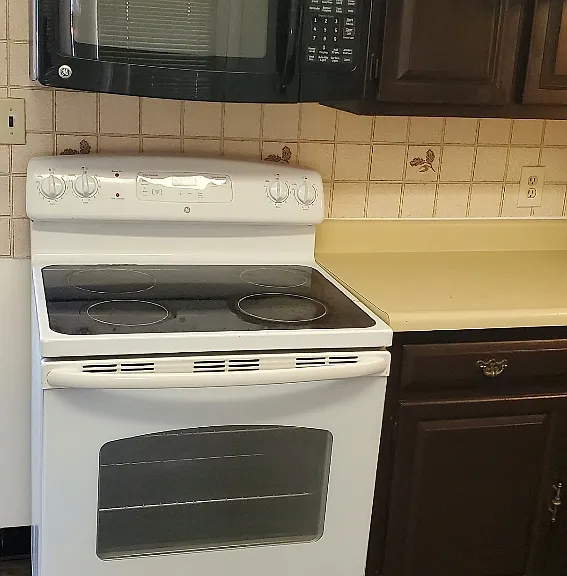1277 S Hooker St — Photo 2