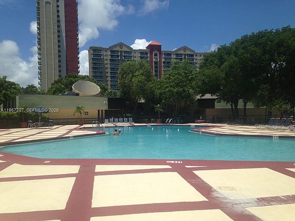 5th image of 17021 N Bay Rd APT 904