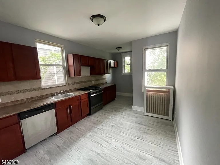 8 Treacy Ave — Photo 8