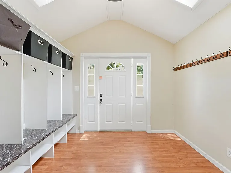 7605 Fisher Dr — Photo 4