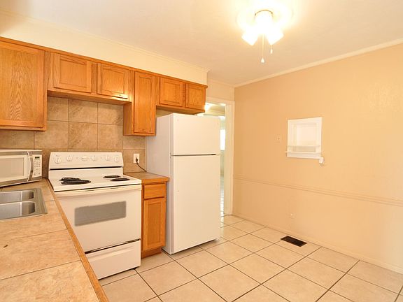 3rd image of 224 N Hollywood Ave