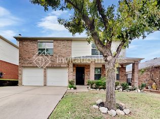 1812 White Feather Ln, Fort Worth, TX 76131