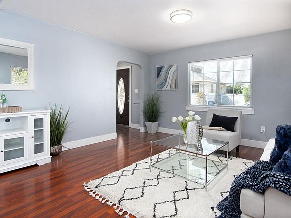 5th image of 352 Leigh Ave