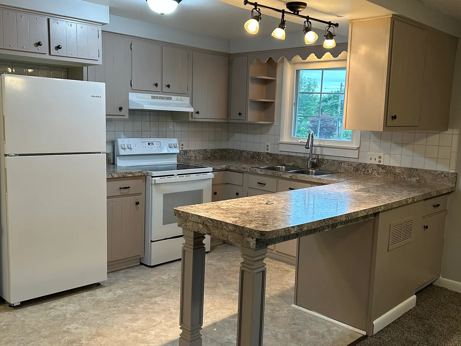 3 bed, 1100 sqft, $1,525 — Photo 2