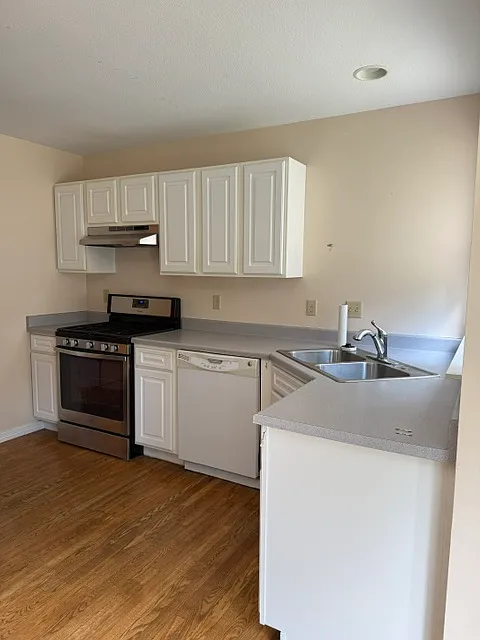 3 bed, 2.5 bath, 1550 sqft, $2,800 — Photo 2