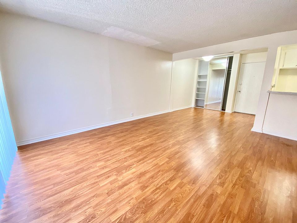1st image of 15425 Sherman Way #200