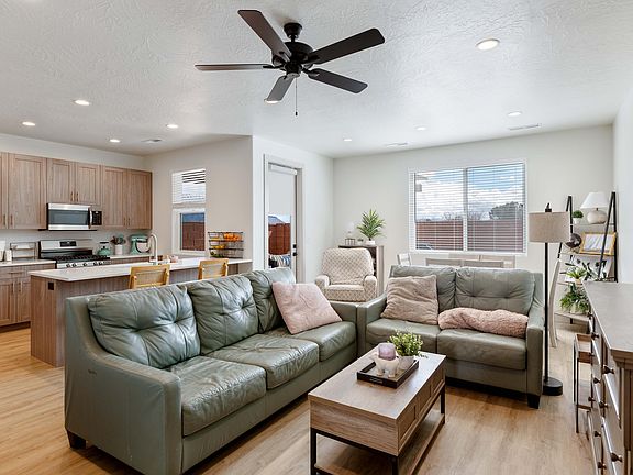 4th image of 960 Heritage Dr #24