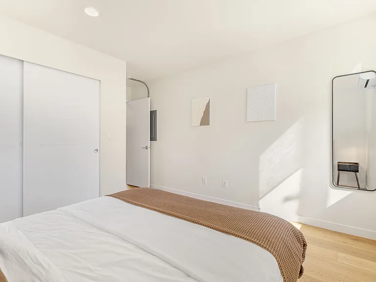 3411 15th Ave S — Photo 33